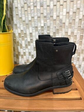 UGG Orion Biker Boots Buckled Zip-Up Black Leather  1007769 Women's Sz 9